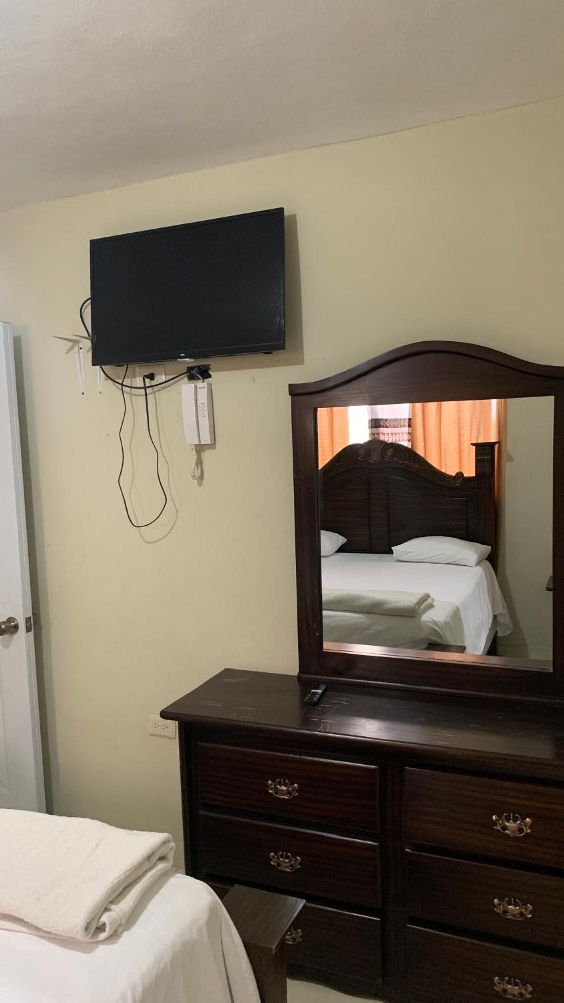 Apartahotel Dona Reyna Alojamientos En Santo Domingo A 5 Min De Aeropuerto Internacional Las Americas El Higo Esterno foto