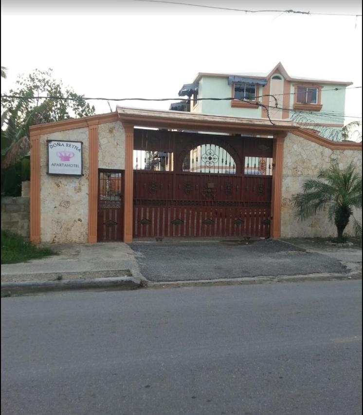 Apartahotel Dona Reyna Alojamientos En Santo Domingo A 5 Min De Aeropuerto Internacional Las Americas El Higo Esterno foto